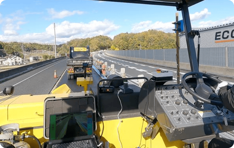 重機の運転席の画像